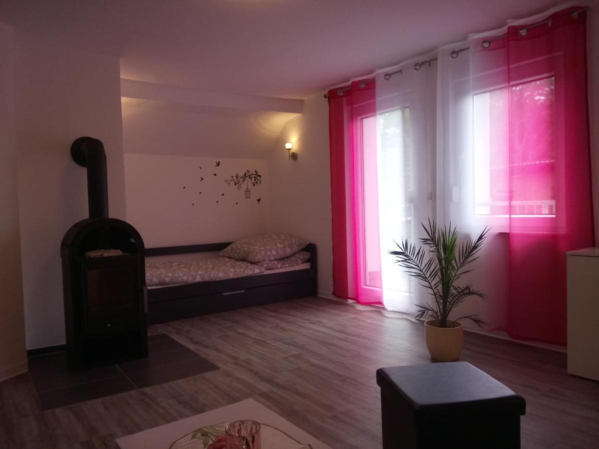 Haus Waldidyll Apartamento Lauta Exterior foto